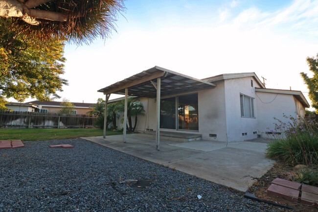 Building Photo - 3/2 house in Clairemont! Fenced in back ya...