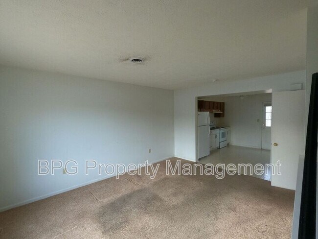 Building Photo - 605 Hamlet Ave