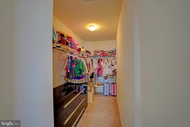 Building Photo - 93 Sabbe St