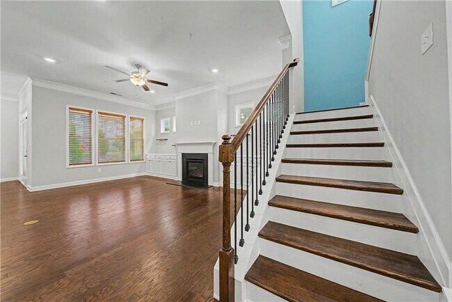 Building Photo - 165 Mansfield Dr