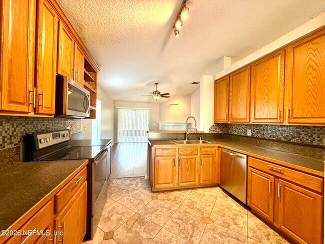 Building Photo - 1701 Covington Ln