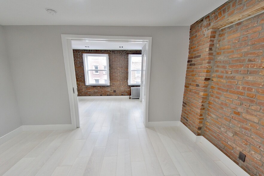 Building Photo - 120 Mulberry St