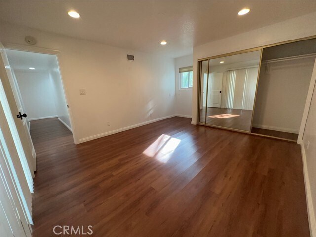 Building Photo - 9388 Valley View St