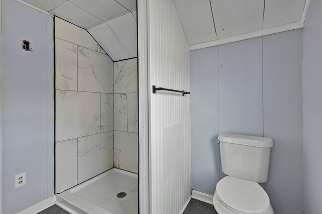 Building Photo - 906 Harrow Rd