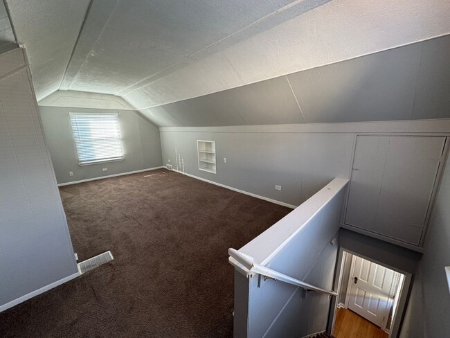 Building Photo - 3 bed 2 bath Berkley bungalow with garage ...