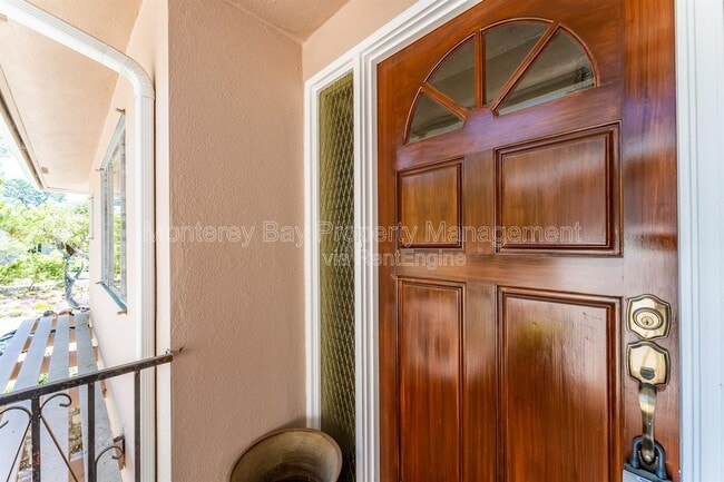 Building Photo - 1 El Caminito