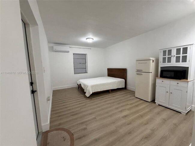 Building Photo - 481 E 31st St