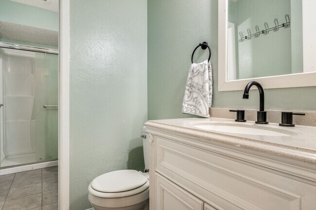 Building Photo - 509 Woodford Ln