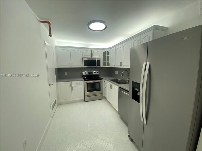 Building Photo - 400 Kings Point Dr