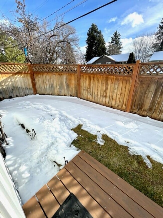 Building Photo - Wonderful Single Level Updated home with A/C!