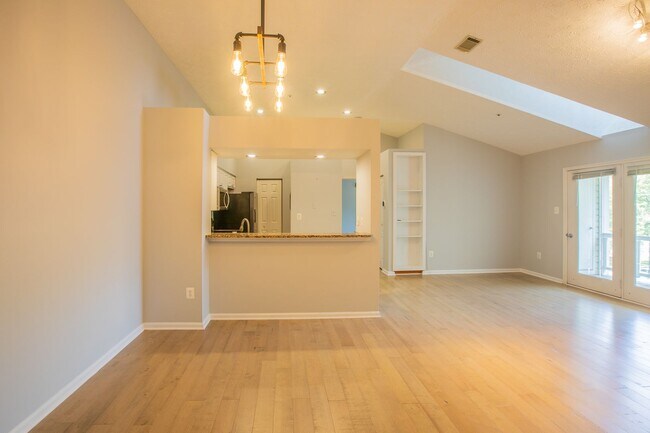 Building Photo - Lovely 2 BR/2 BA Condo in Germantown!