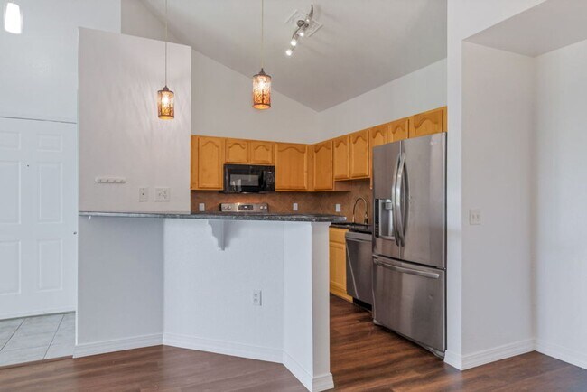 Building Photo - Stylish Longmont Condo with Vaulted Ceilings and Modern Upgrades