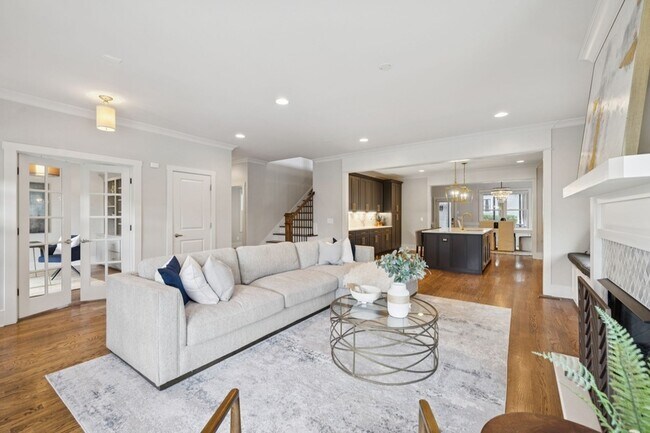 Building Photo - 2310 Vaulx Ln