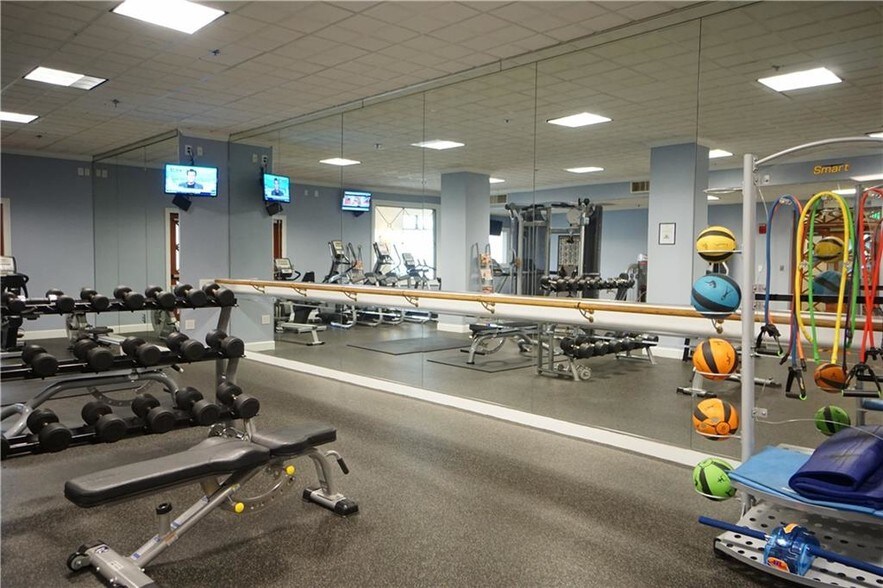 Amenities: Gym (access INCLUDED) - 795 Hammond Dr