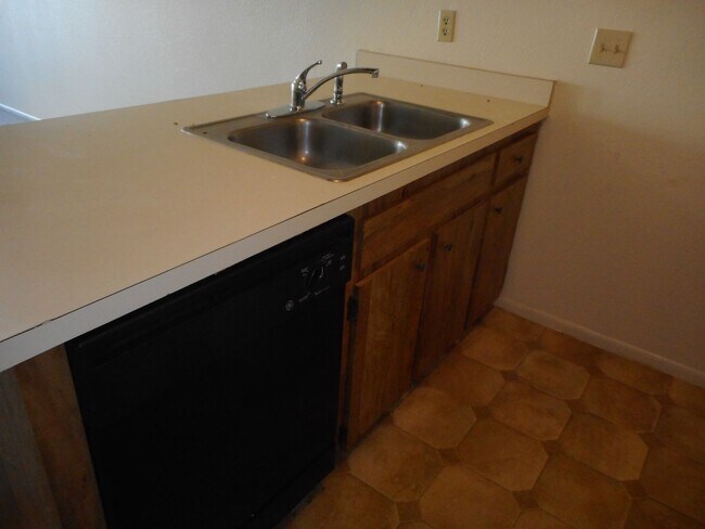Building Photo - 5460 SE 29th Pl