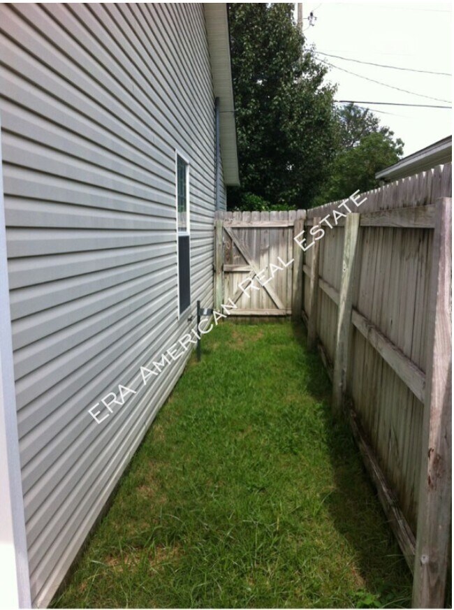 Building Photo - 136 Beach Dr