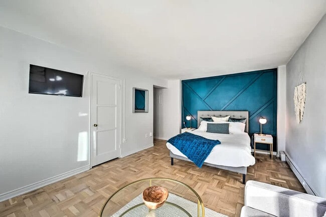 Building Photo - 1400 Hubbell Pl