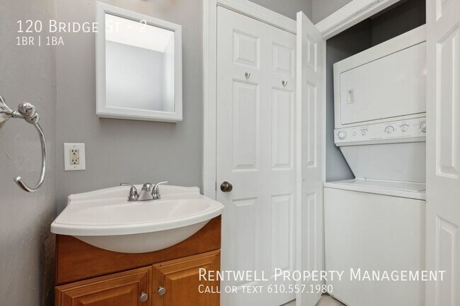 Building Photo - 1BR 1BA Apt.located in Downtown Phoenixvil...