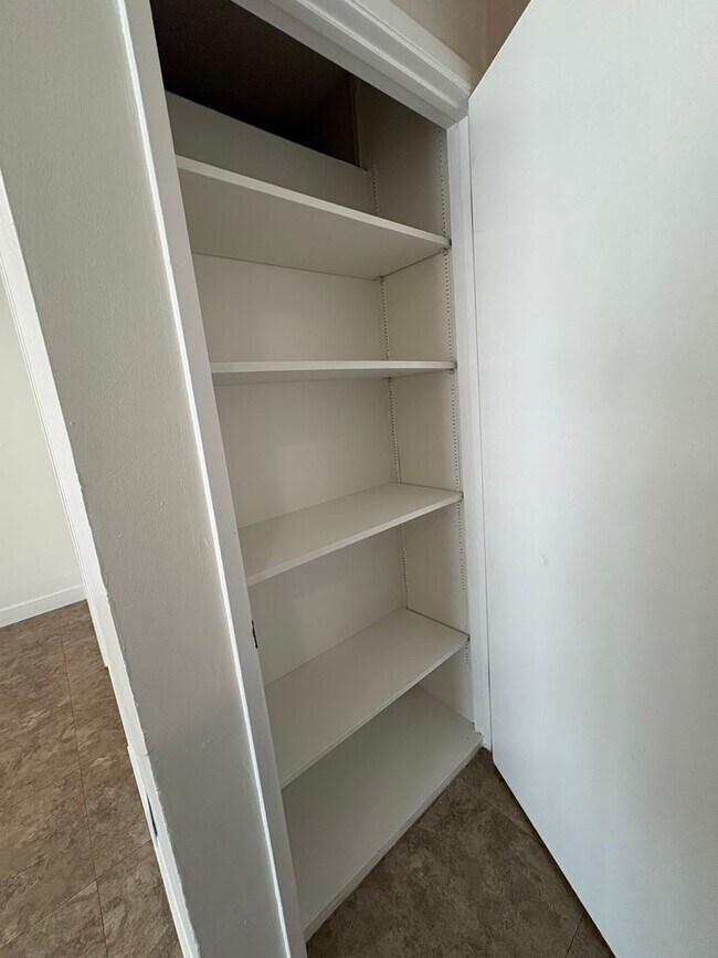 Building Photo - Beautiful 3 Bedroom Condo