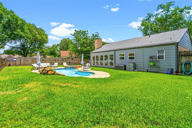 Building Photo - 1046 Apache Falls Dr
