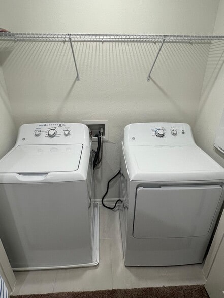 Building Photo - 2759 Raindrop Run St