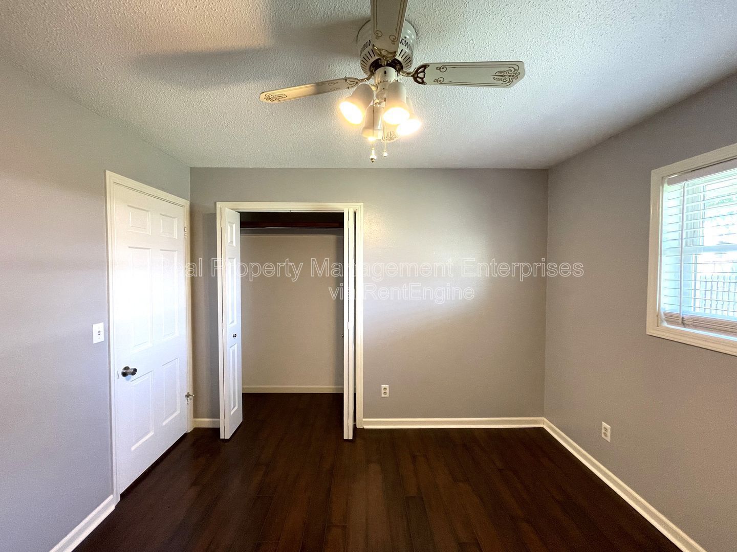 Building Photo - 6317 N Warren Ave