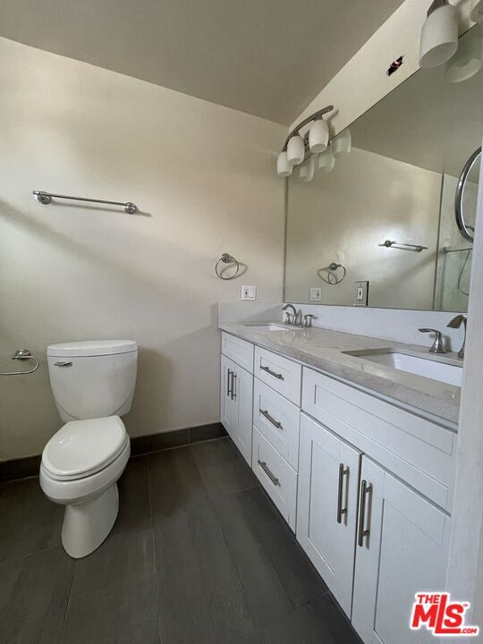 Building Photo - 5048 Enfield Ave