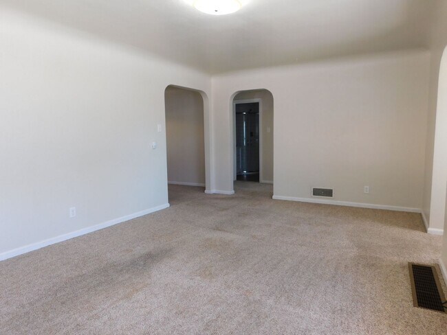 Building Photo - 1346 Texas Ave