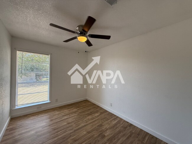 Building Photo - 7318 Glen Trail