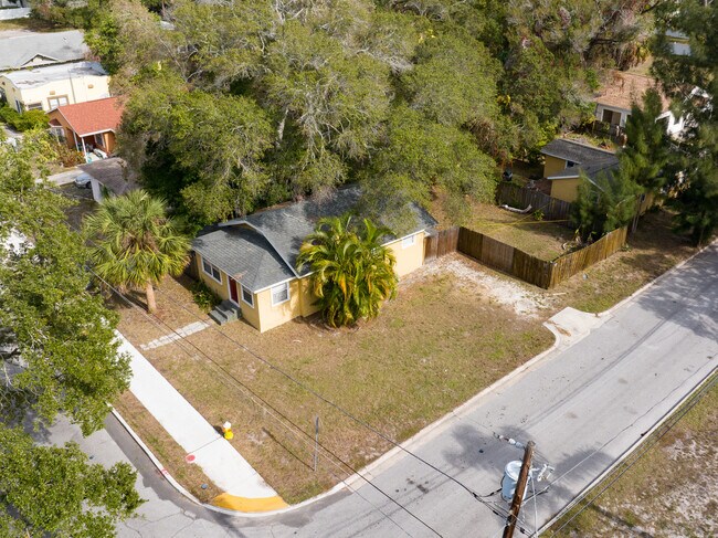 Building Photo - 901 Vine Ave