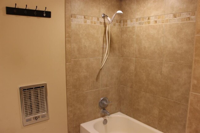 Building Photo - 881 High Oaks Dr