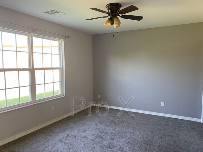 Building Photo - 611 Easton Dr