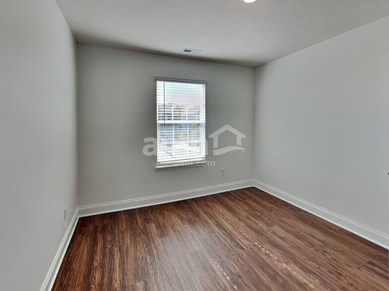 Building Photo - 8399 Northpoint Dr