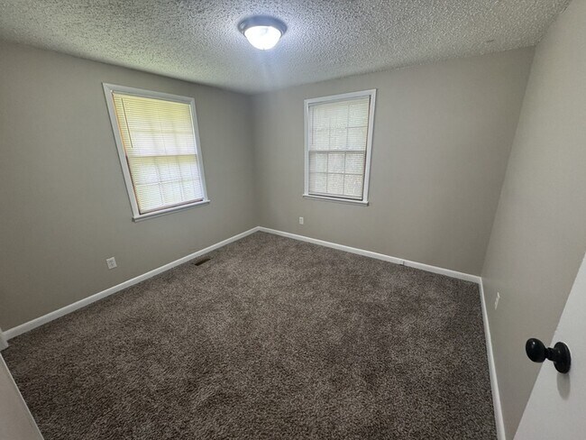 Building Photo - 104 Noel Ln