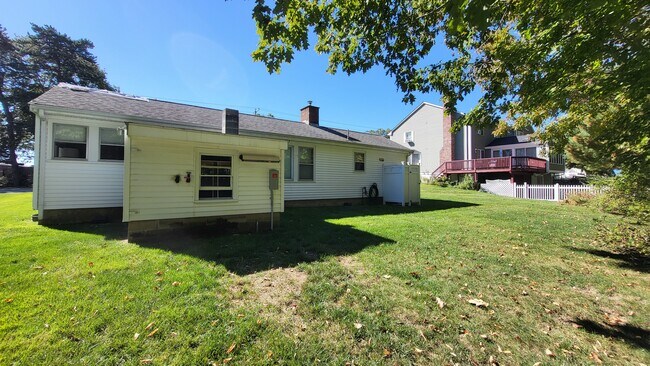 Building Photo - 92 Bourne Ave
