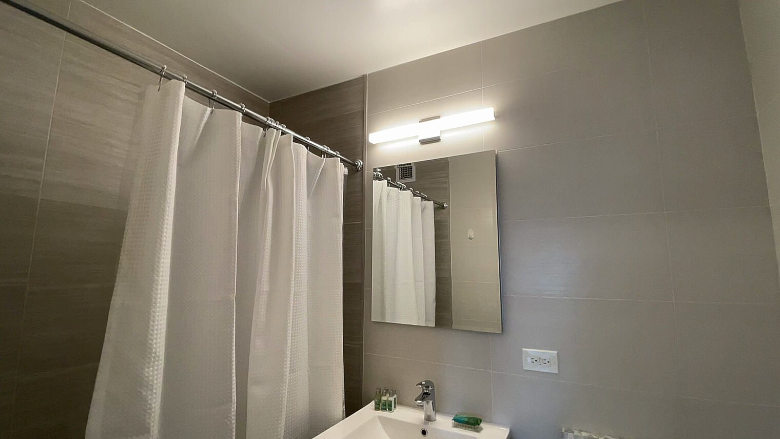 Building Photo - 227 W 48th St