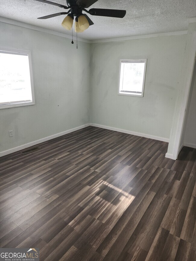 Building Photo - 1373 Elm Cir