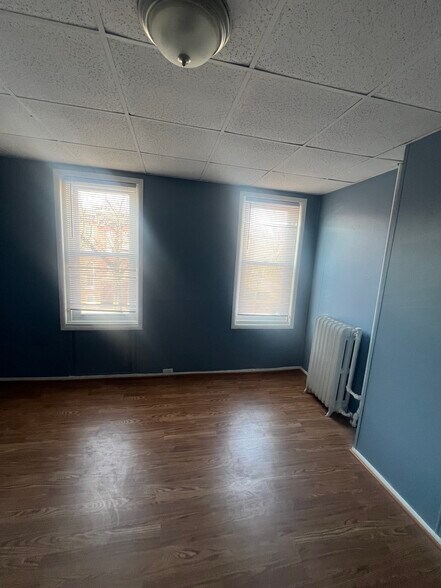 Building Photo - 2033 Division St