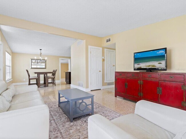 Building Photo - 3115 Bay Dr