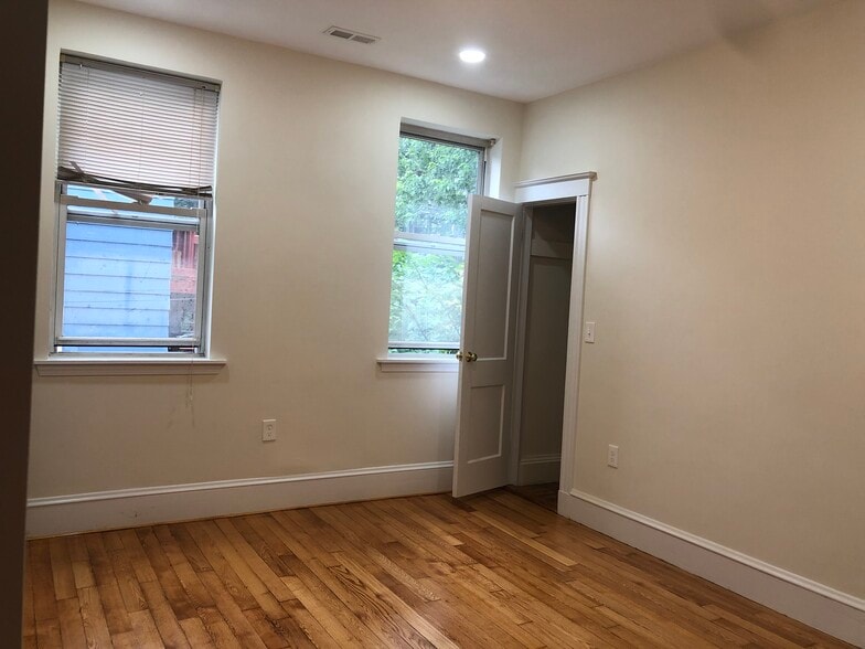 Building Photo - 16 Copenger St