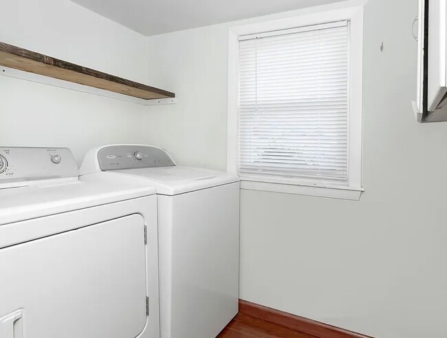 Building Photo - Updated 4 bedroom in Roseville