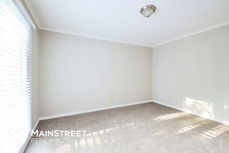 Building Photo - 5825 Lynnfield Cove