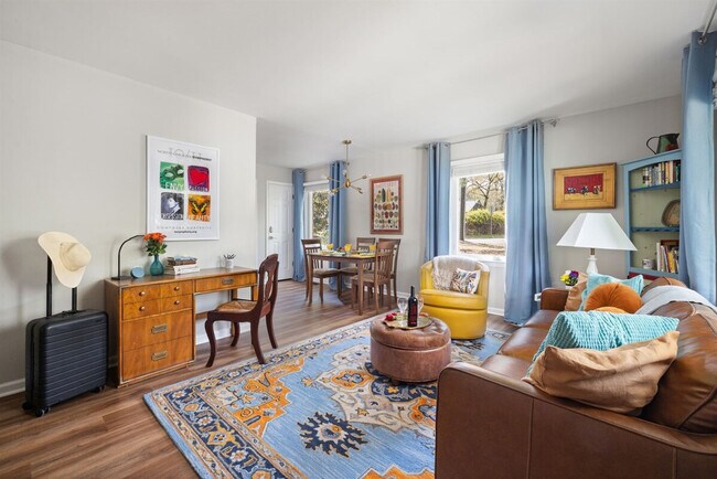 Building Photo - 500 Oak Ave