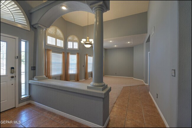 Building Photo - 6300 Franklin Vista Dr