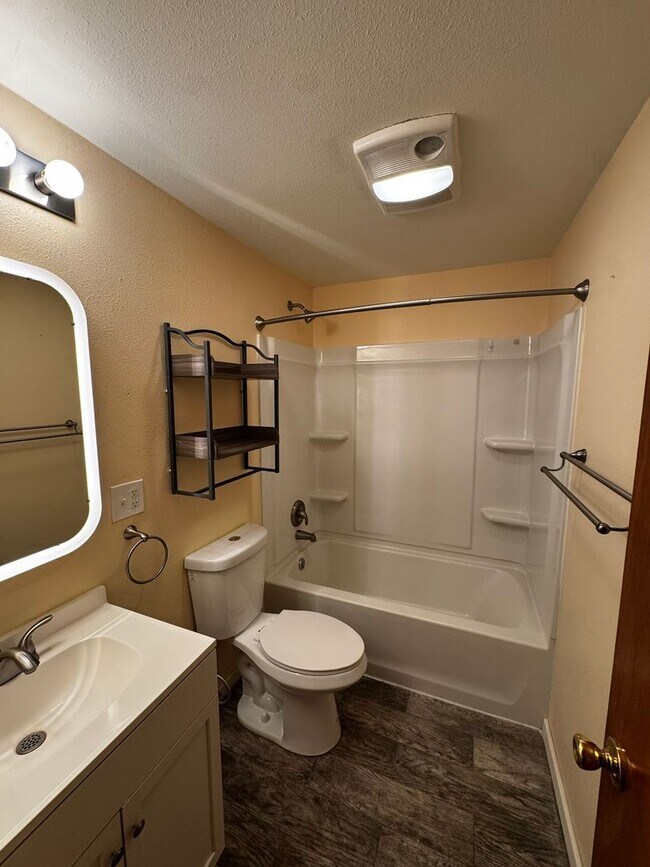 Building Photo - Stylish Updated 3-Bedroom Home in Desirable South Eugene