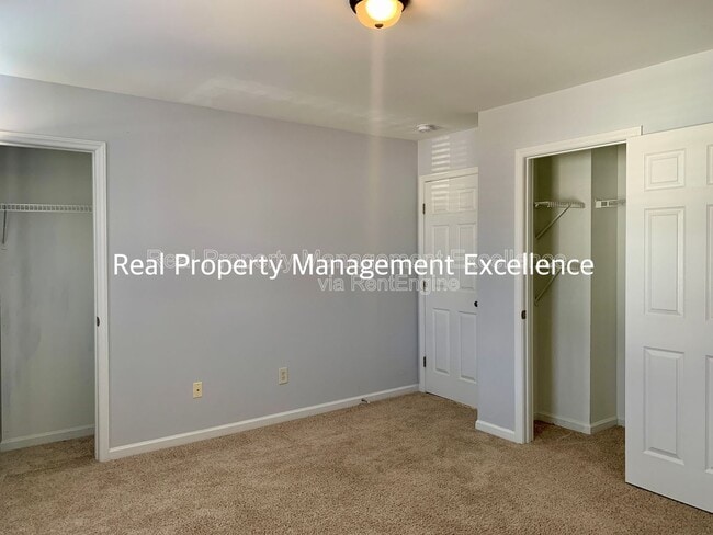 Building Photo - 110 Caribbean CT'