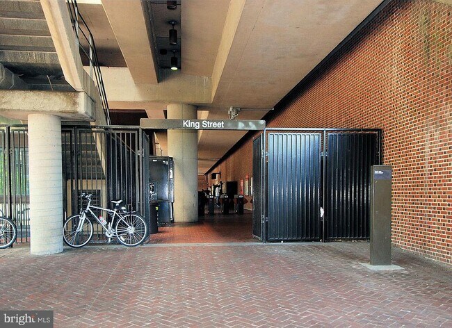 Building Photo - 501 Slaters Ln