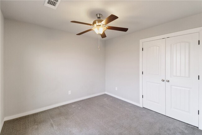 Building Photo - 400 Barbet Dr