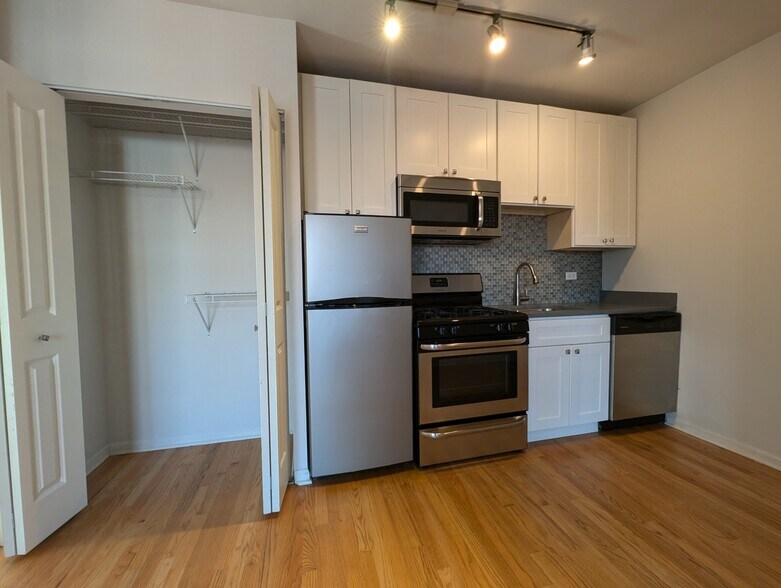 Building Photo - 2832 W Palmer St