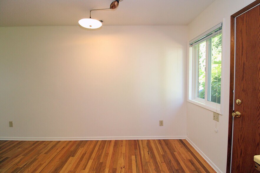 Building Photo - 6024-6024 NE Milton St